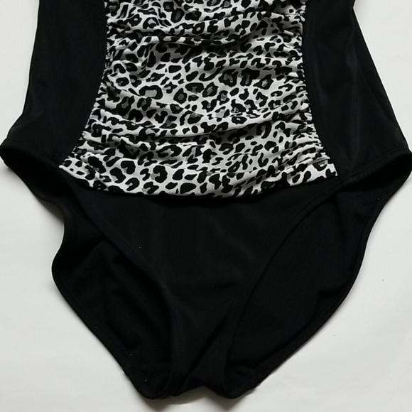 Jaclyn Smith Size 6 One Piece Swimsuit - Picture 3 of 7